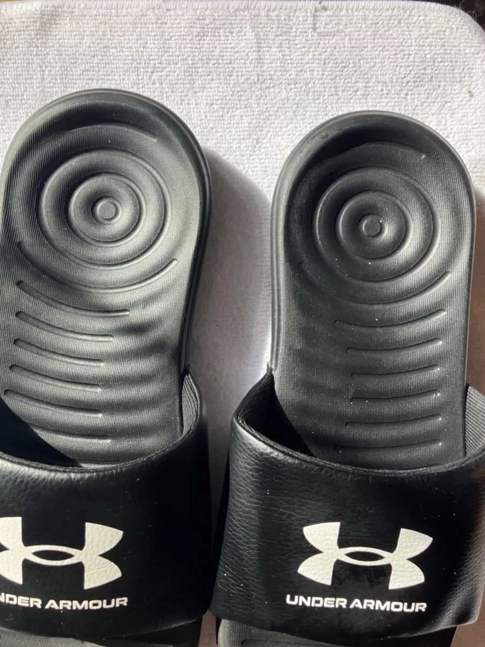 Under Armour Men’s Sz 8 Fixed  Black Slide Slip on Sandals